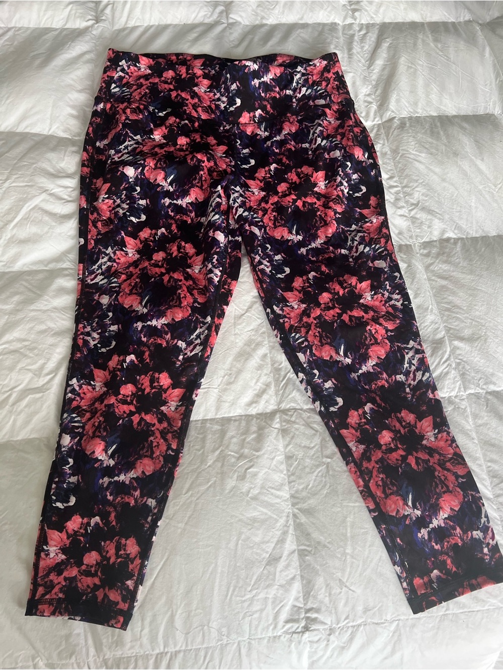 Women’s Lane Bryant LIVI active exercise athletic pants 18/20. Never worn.